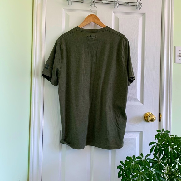 Under Armour large army green athletic shirt - Picture 2 of 4
